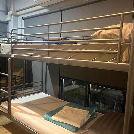 Bangkok Silom Chat Box Hostel Bagian luar foto
