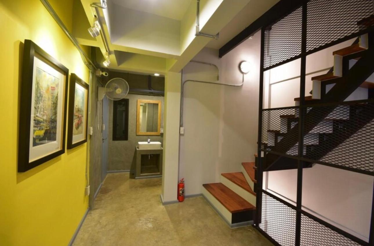 Bangkok Silom Chat Box Hostel Bagian luar foto