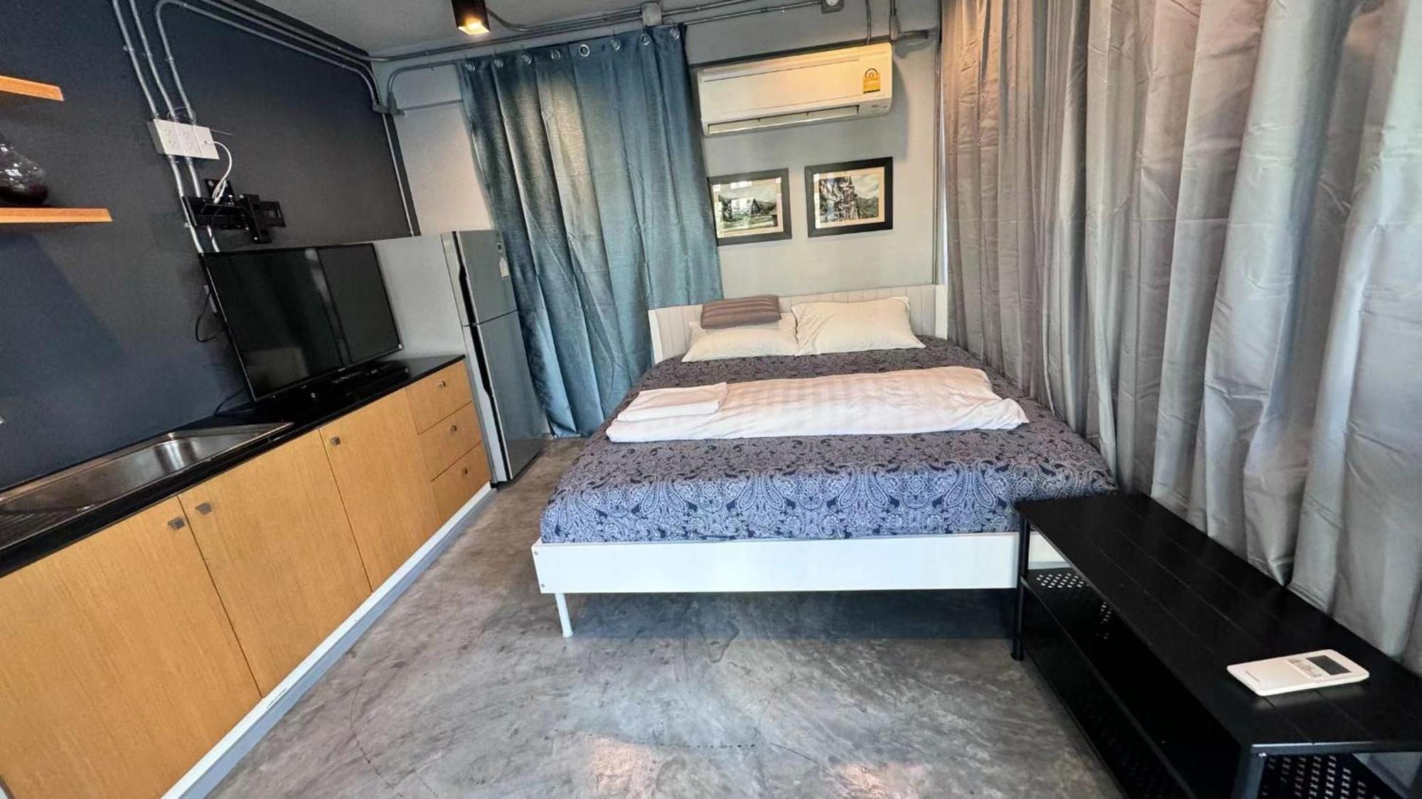 Bangkok Silom Chat Box Hostel Bagian luar foto