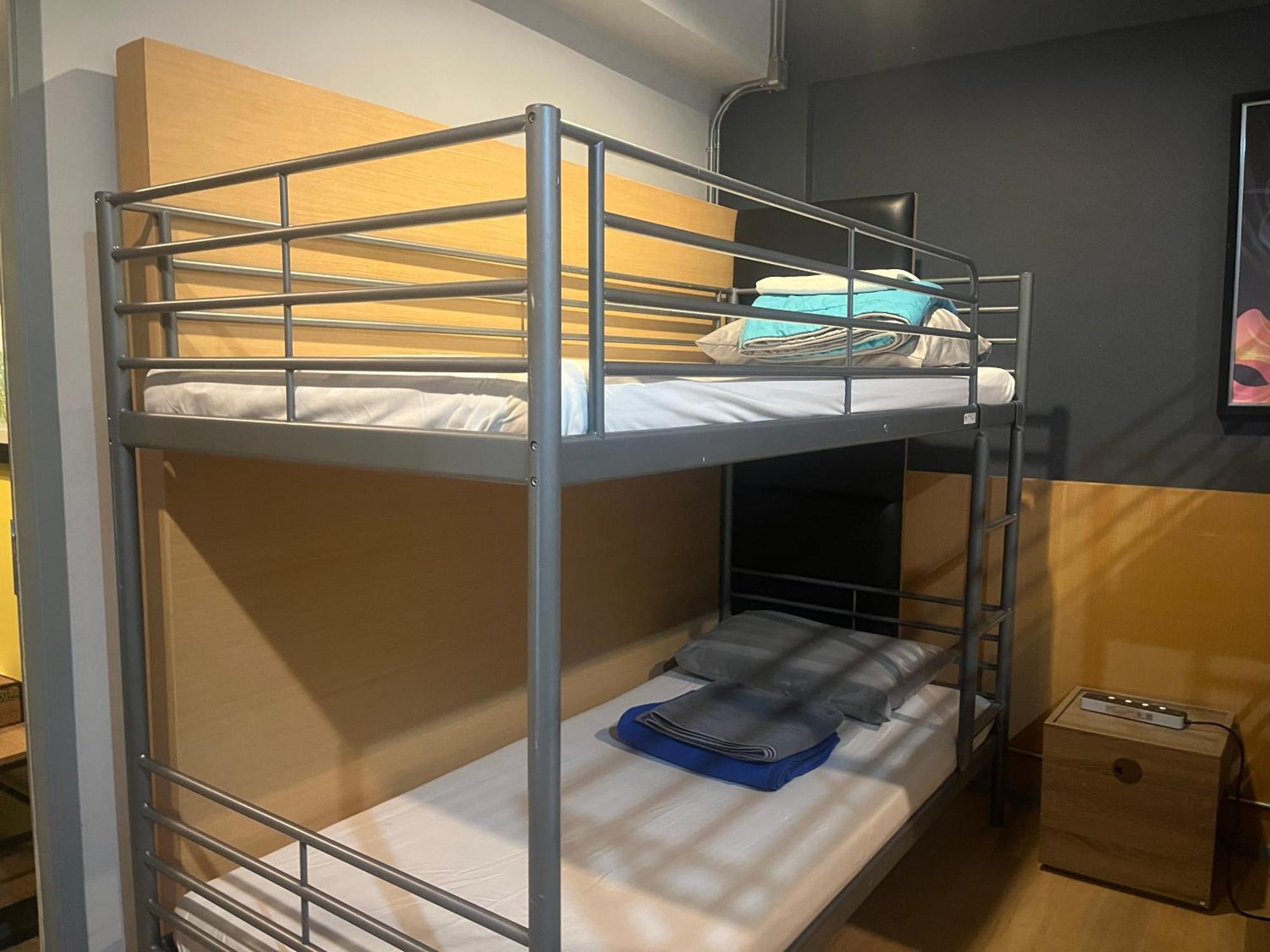 Bangkok Silom Chat Box Hostel Bagian luar foto