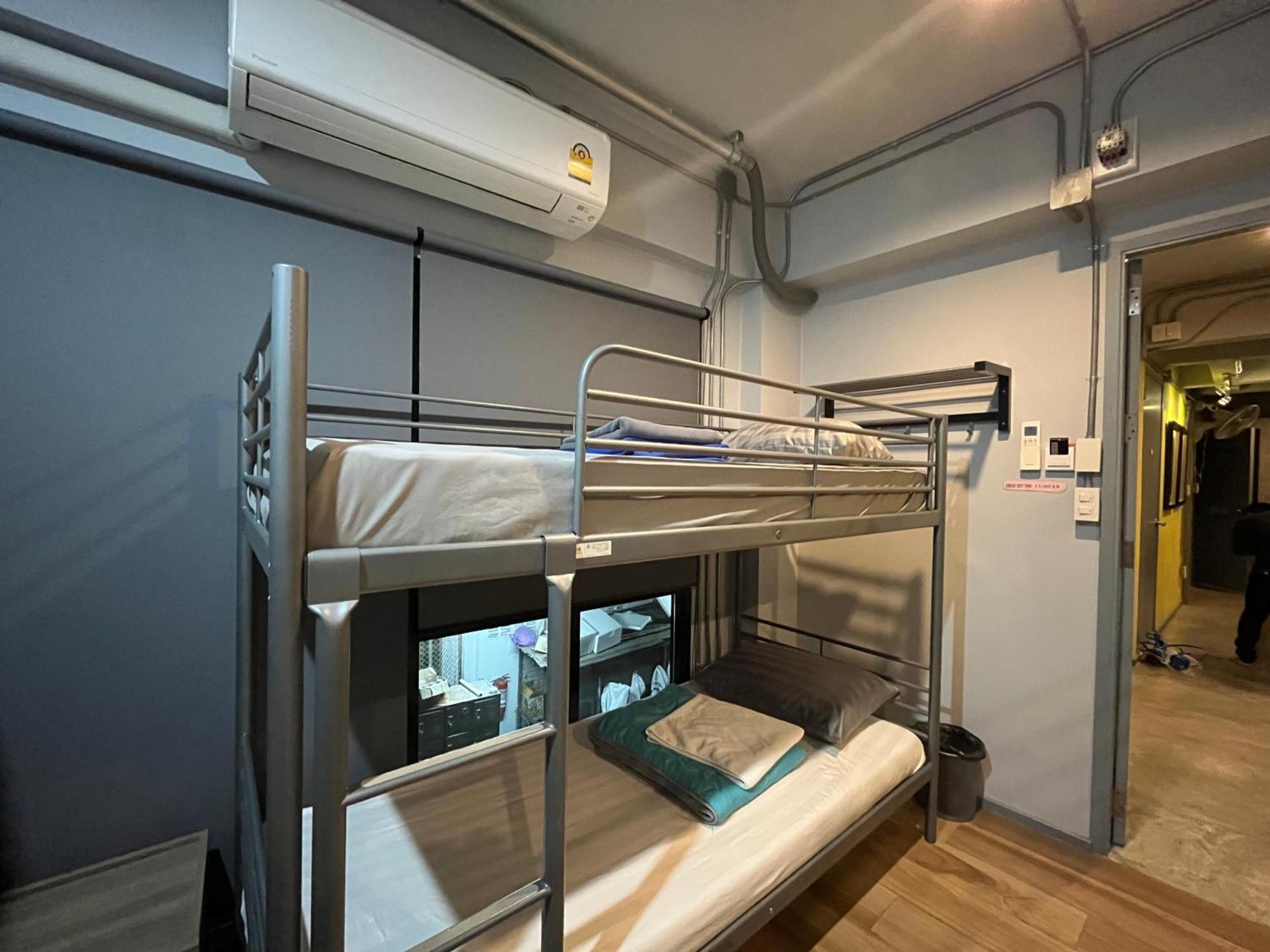 Bangkok Silom Chat Box Hostel Bagian luar foto
