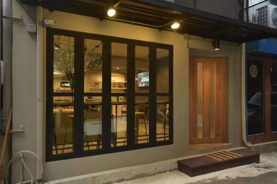 Bangkok Silom Chat Box Hostel Bagian luar foto
