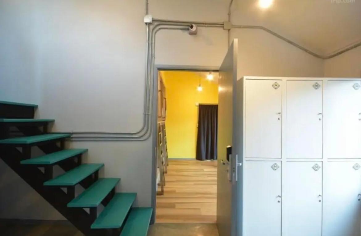 Bangkok Silom Chat Box Hostel Bagian luar foto