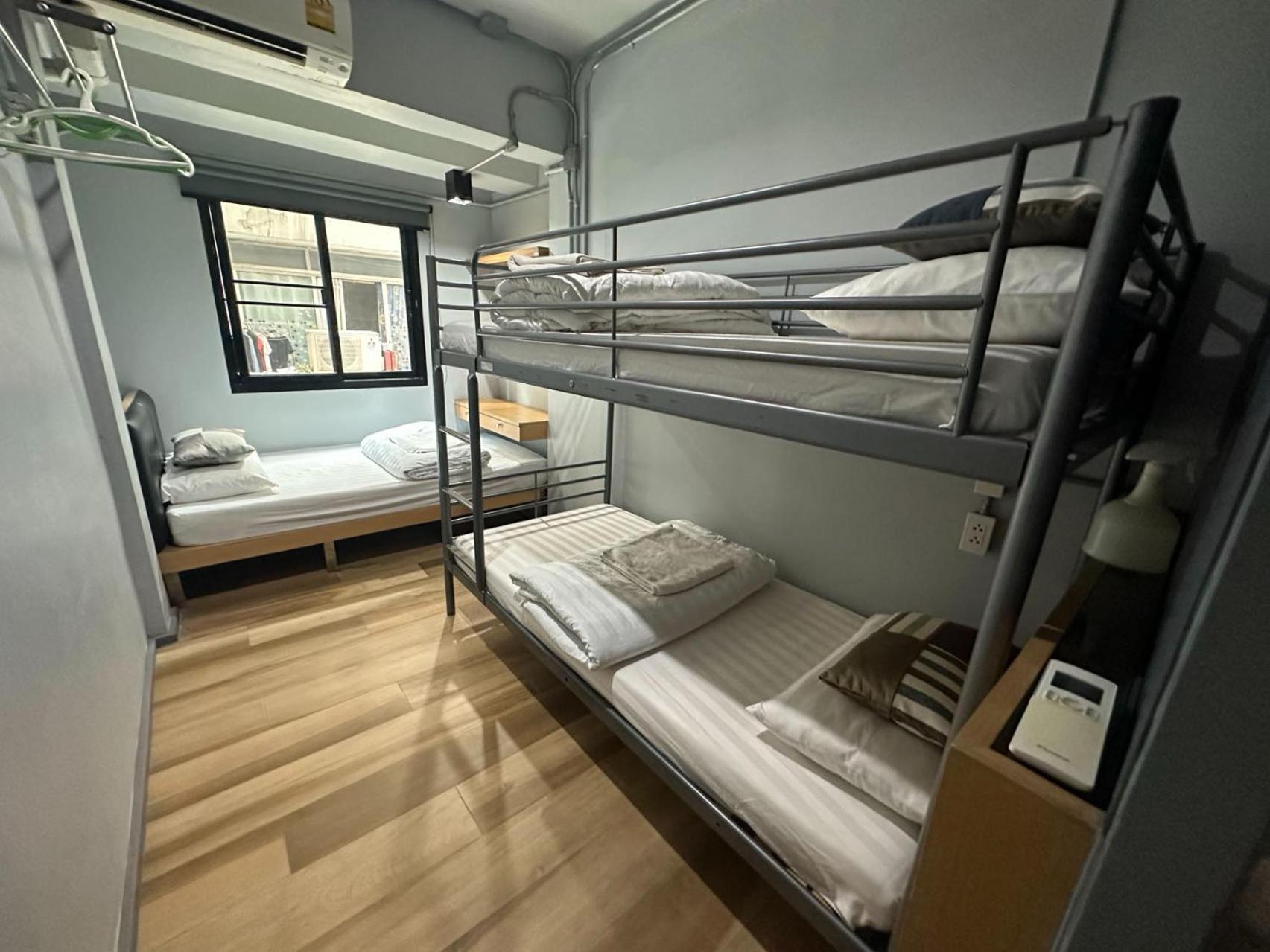 Bangkok Silom Chat Box Hostel Bagian luar foto
