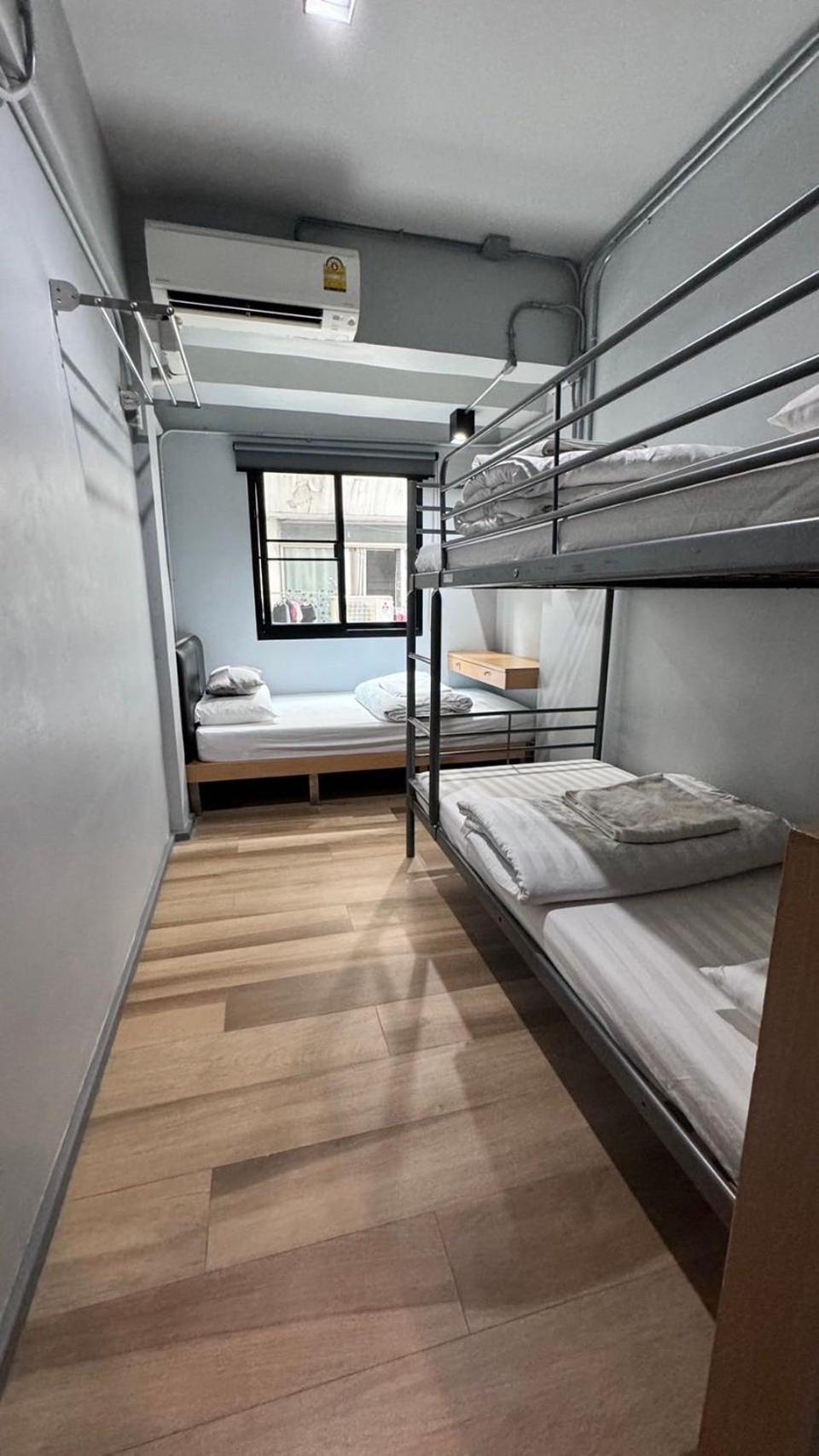 Bangkok Silom Chat Box Hostel Bagian luar foto