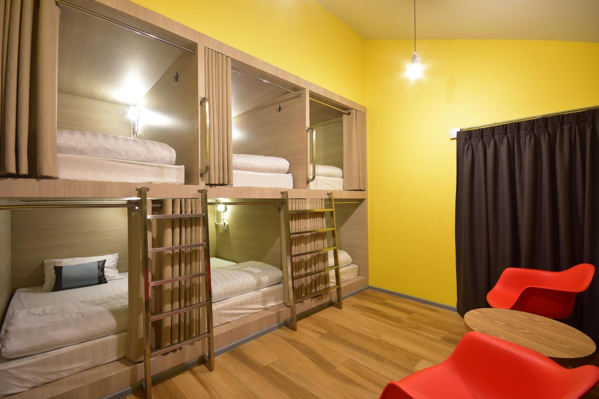 Bangkok Silom Chat Box Hostel Bagian luar foto