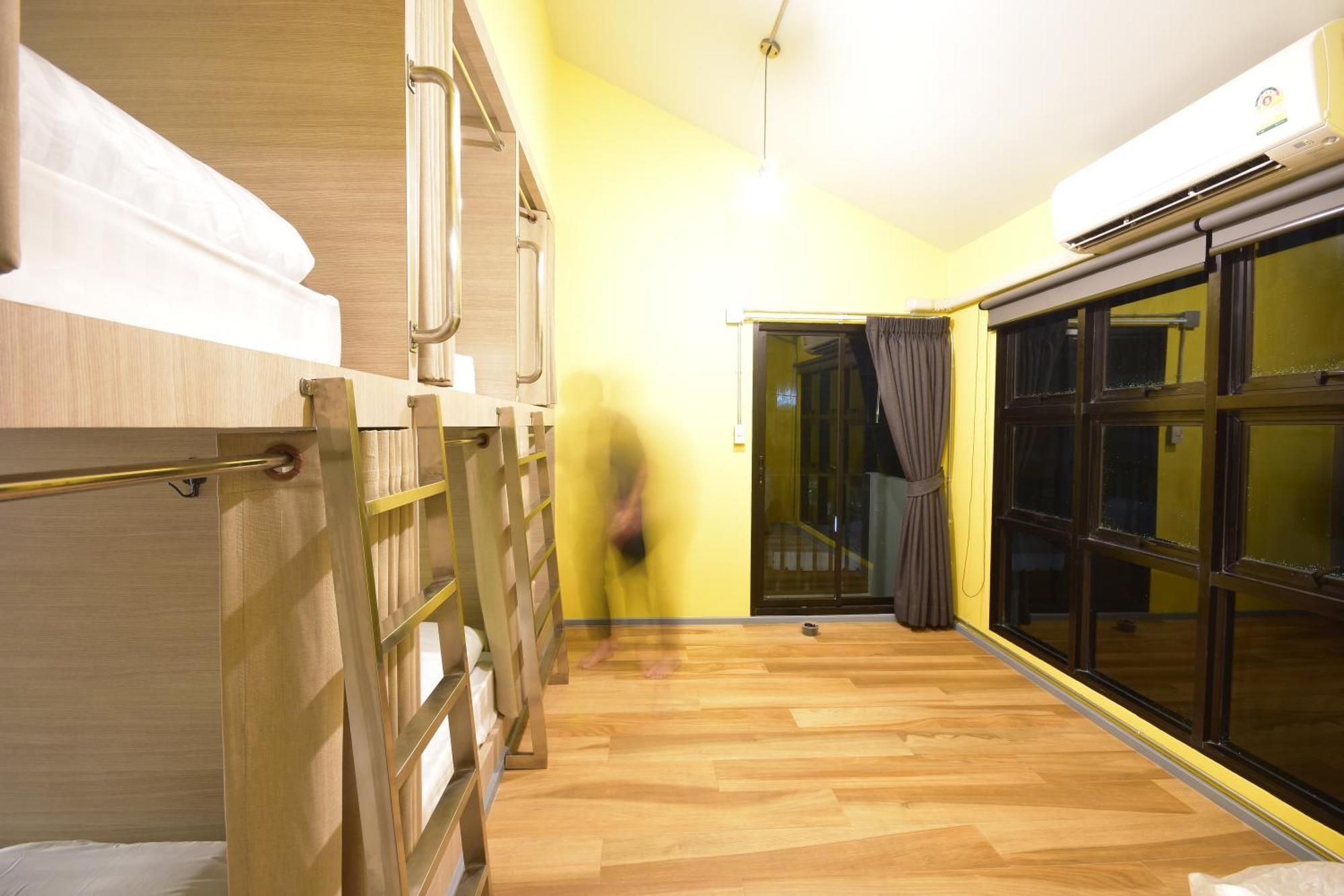 Bangkok Silom Chat Box Hostel Bagian luar foto