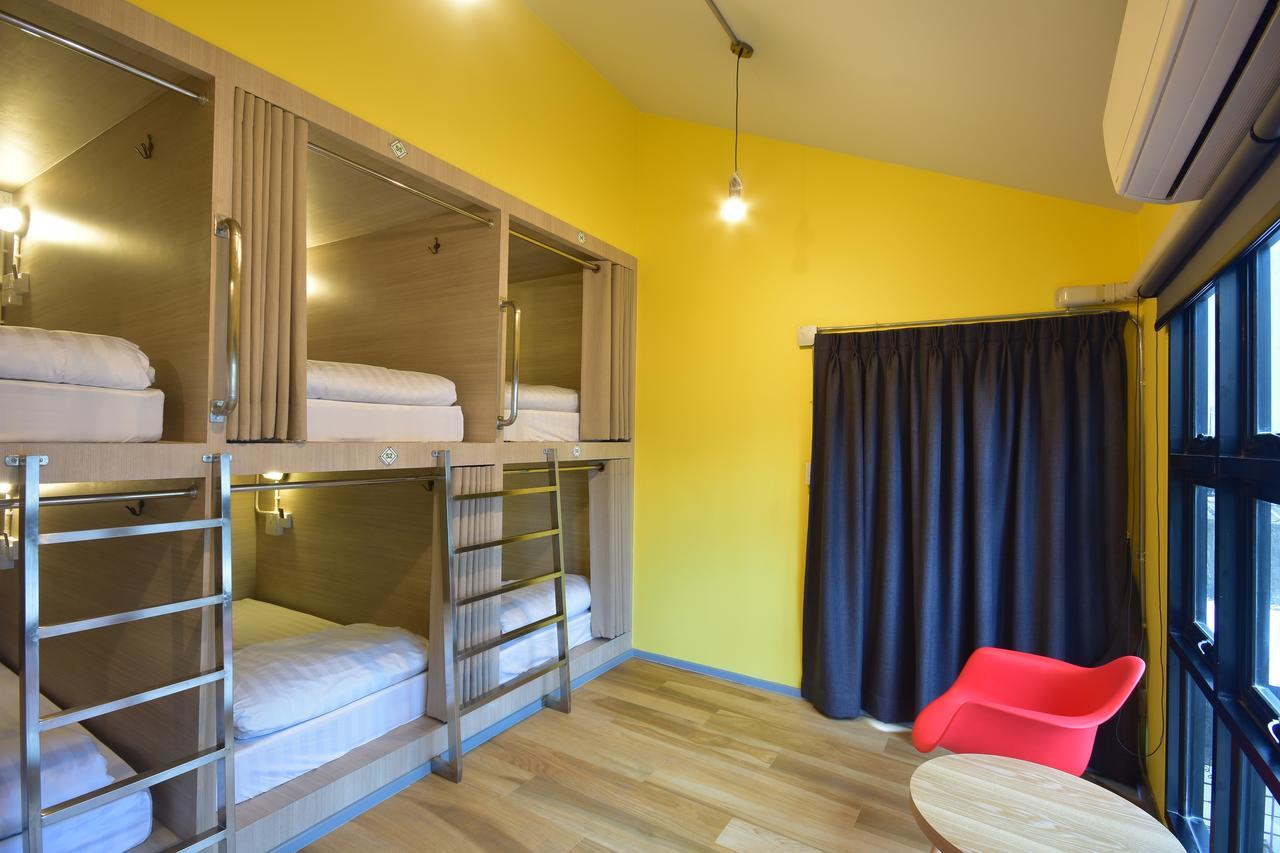 Bangkok Silom Chat Box Hostel Bagian luar foto